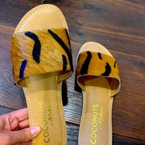 Woman’s animal print sandals 👡